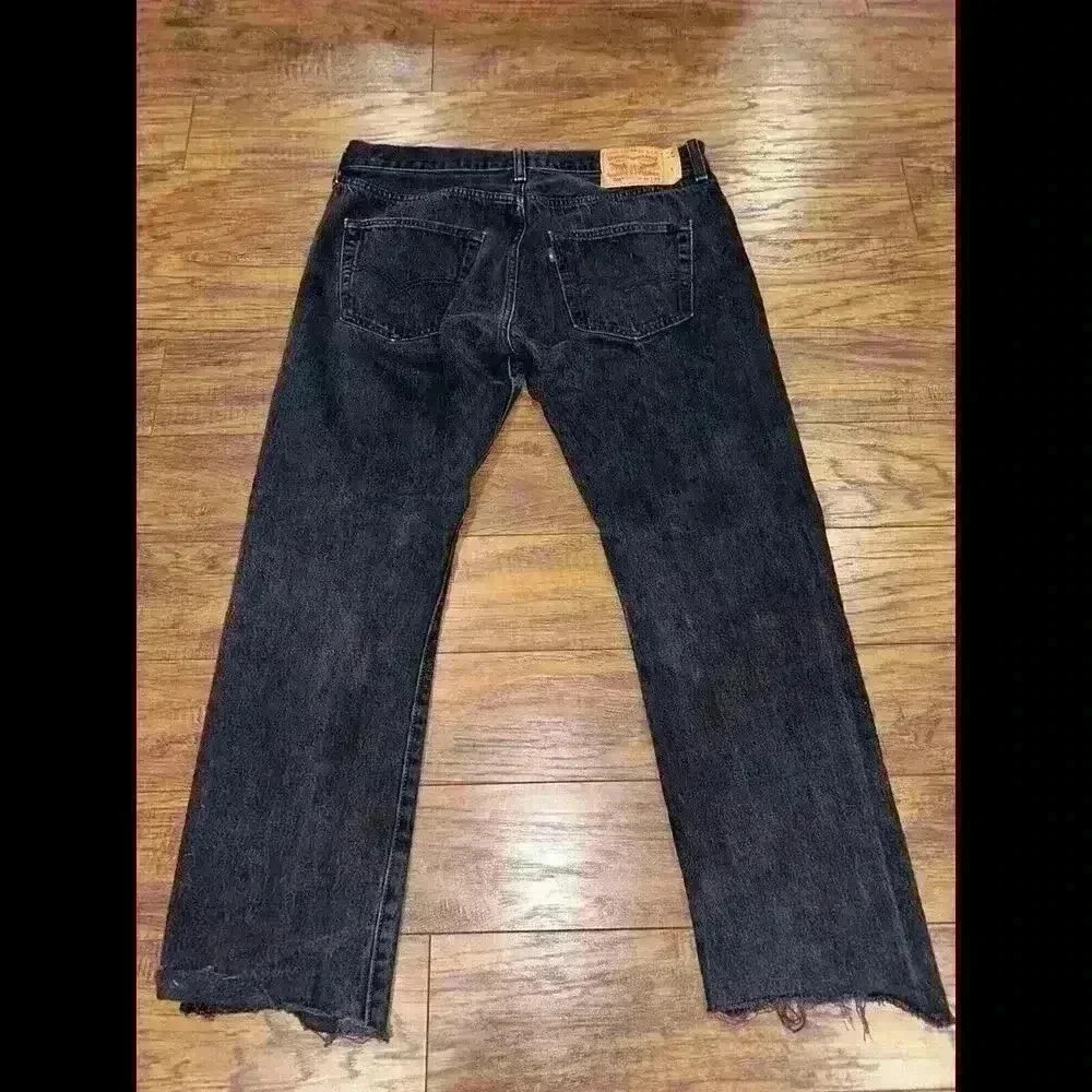 Levi's 501 Jeans Black Denim Raw Hem Straight Womens Size 34 Jeans - Picture 6 of 9